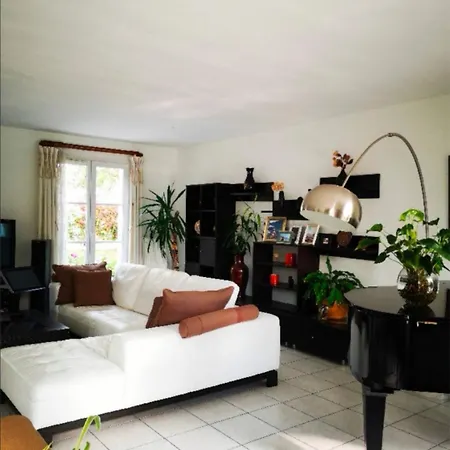 Privatunterkunft La Roseraie Bussy-Saint-Georges